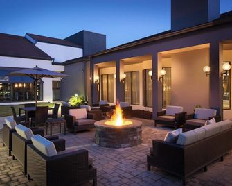 Courtyard by Marriott Birmingham Homewood - Гоумвуд - Патіо