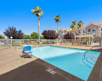 Homewood Suites by Hilton Lancaster - Lancaster - Pool