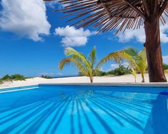 Beachfront Luxury Villa by Lamau - Santa Clara - Pool