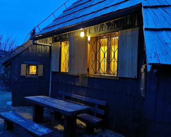 Koča Kronca - Velika planina - Stahovica - Patio