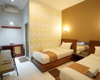 Patria Garden Hotel - Blitar - Schlafzimmer