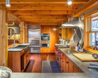 Luxury Banff Home - Hot Tub - Banff