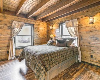 Hike, Hunt & Unwind: Mtn-View Cabin in Del Norte! - Del Norte - Bedroom