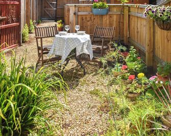 2 bedroom accommodation in March, near Wisbech - March - Patio