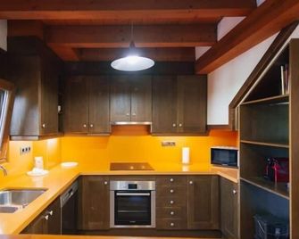 Ca La Teresa - L'orri Del Pallars - Sort - Kitchen