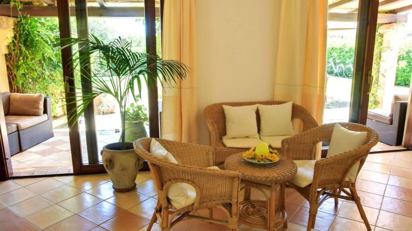 Porto Giunco Residence