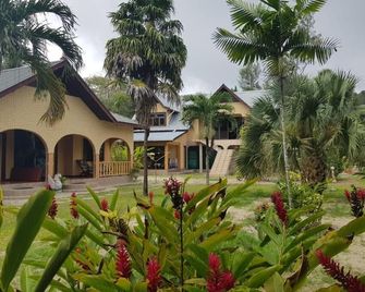 Anse Kerlan Beach Chalets - Grand'Anse Praslin
