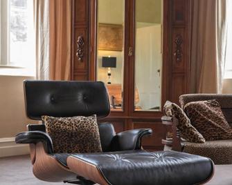 Saint Patrick's Luxury Boutique Hotel - Koroit - Living room