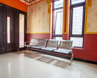 Hotel O Buana Jaya Guest House - Cilacap - Obývací pokoj