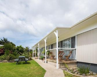 هيبيسكوس ريجال - جزيرة نورفولك - مبنى