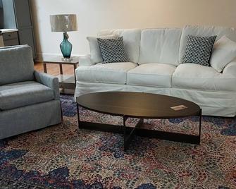 Valones Riverside Luxury Rentals - Warren - Living room