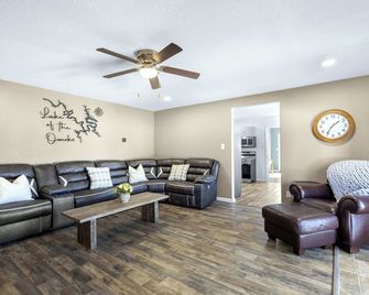 White Oak Landing Spacious 6 Bdr W/ Boat Slip! - Sunrise Beach