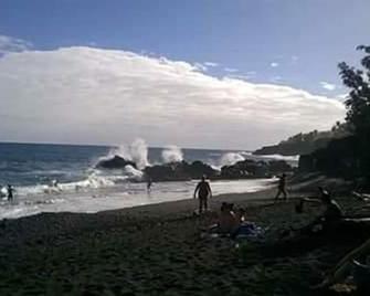 Romantic Cabin on a gated aquaponics farm centrally located for exploring. - Keaau - Beach