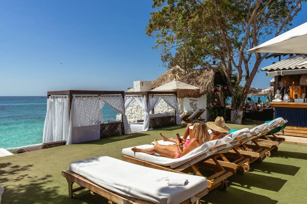 Bora Bora Beach Club Cartagena - Isla Grande del Rosario