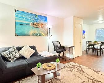 Apt Near Hospital,uofm,emu - Ypsilanti - Living room