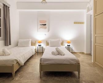Aerno Home - Ahilli Slow Living - Thera - Bedroom