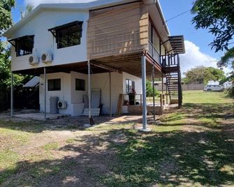 Captain's Retreat, Double Family Sized House, in middle of Historic Cooktown. - Cooktown - Building