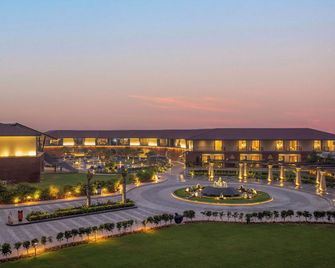 The Aaureum Resort & International Convention Centre - Bhīlwāra - Piscina