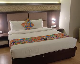 Hotel Vatika - Bhiwandi - Bedroom