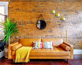 Jungle House Luxury Stays - Columbus Downtown Short North - Columbus - Living room