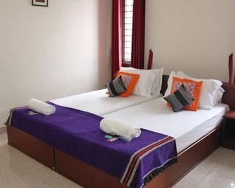 Homested Home Stay A Home Instead Of Home - Kochi - Bedroom