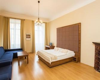 U Zlate Podkovy - At The Golden Horseshoe - Prague - Bedroom