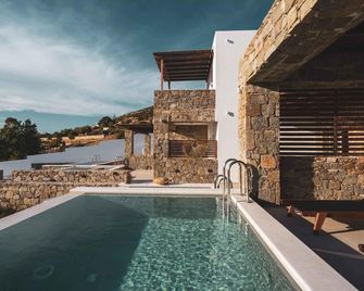 Kouros Blanc Resort & Suites - Sarakíniko - Pool