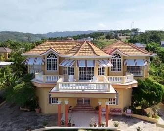 A Tropical Getaway - Whitehouse - Edificio
