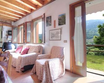 Holiday Home in Cison with Mountain Views - Cison di Valmarino - Soggiorno