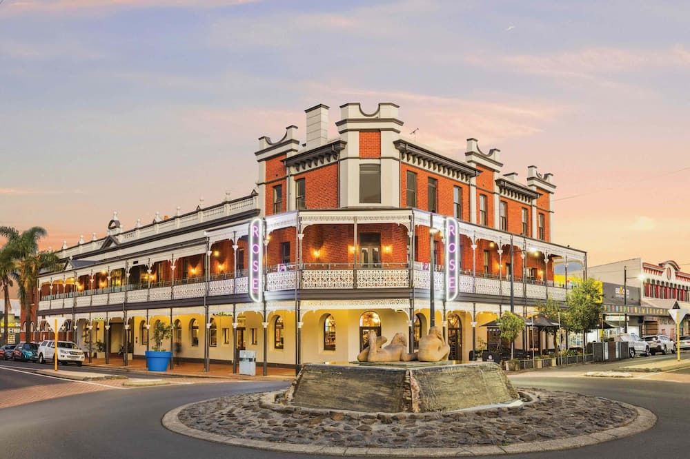 روز هوتل آند موتل