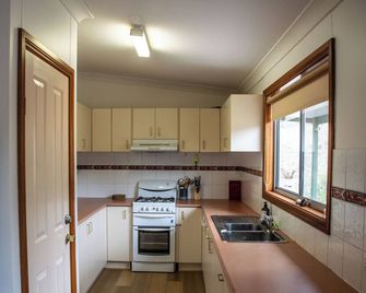 Bough & Burrows retreat set in 100 acres of pristine bush. Perfect for families! - Rylstone - Cocina