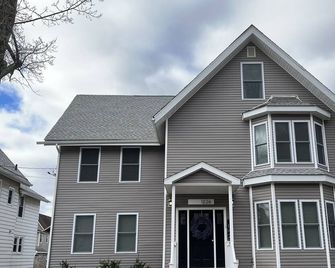 Honesdale Historic District Duplex 2 block from Mainstreet. - Honesdale - Building
