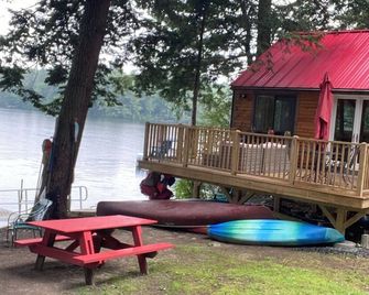 Maine Cabin Masters Camp completely redone waiting for a Lake loving family ! - Readfield - Patio