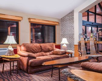 AmericInn by Wyndham Park Rapids - Park Rapids - Living room