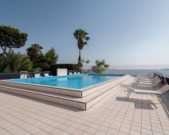 Hotel Delfino Taranto - Tarento - Piscina