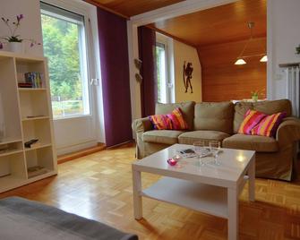 Holiday Flat in Bad Pyrmont With Balcony - Bad Pyrmont - Living room