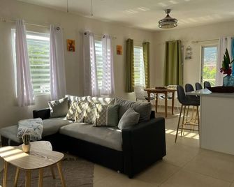 Vacation & Remote Work Apt, near Beaches, Parks,Supermarkets, Public Tr, Parking - Lowlands - Living room