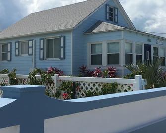 Captain Sam's - Waterfront With 75' Private Dock - Green Turtle Cay - Building