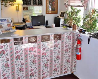 Central Motel Great Falls - Great Falls - Front desk