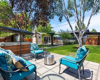 Seattle World Cup and NW parks 3 Bedrooms w/hot tub & outdoor living - Burien - Patio
