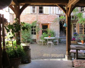 A l'Ecole Buissonnière - Honfleur - Patio
