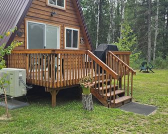 We are 22 mi from Warroad, 26 mi from Roseau, 2.3 mi from Hayes Lake State Park - Roseau