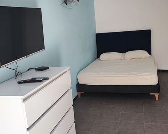 Studio Équipé et Fonctionnel à Sidi Abdelaziz Uartier Dynamique de la Marsa - La Marsa - Bedroom