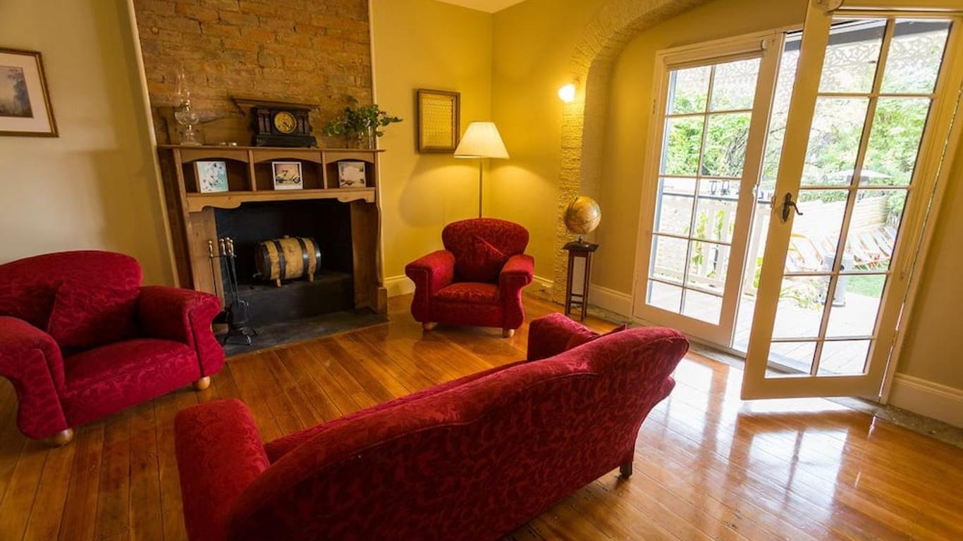 مونتاكيوت بوتيك بانكهاوس