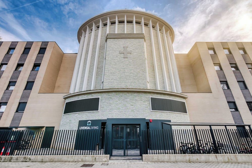 Livensa Living Pamplona Albergue Juvenil - פאמפלונה - בניין