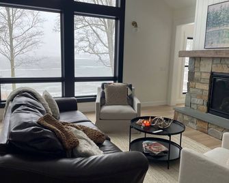 New, stunning modern lake home with private swimming beach and dock - Aitkin - Sala de estar