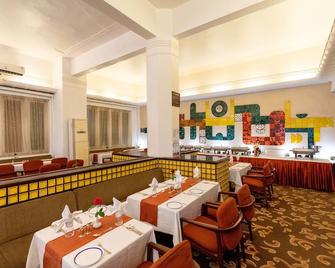 West End Hotel - Bombay - Restaurante