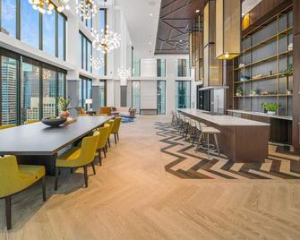 Dreamy First Hill 1BR w/ Gym & Coworking, by Blueground - Seattle - Restaurant