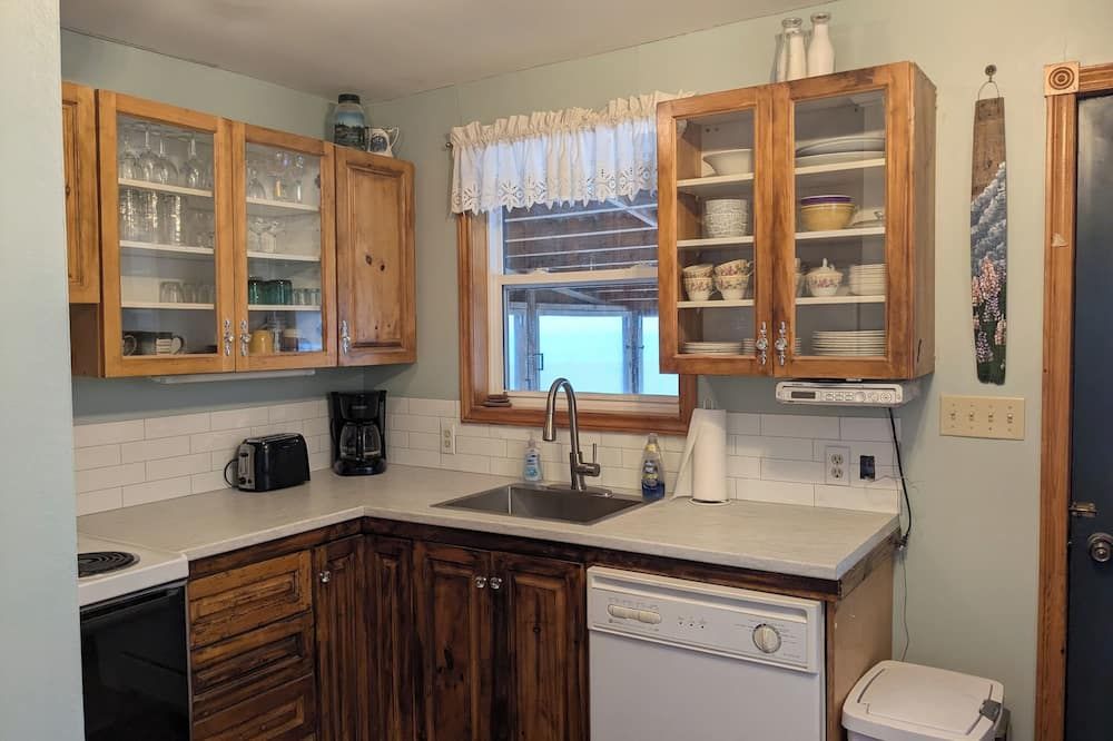 Experience tranquility by the sea, Magnificent views, Romantic charm. - Montague - Cocina
