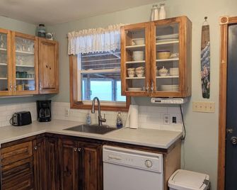 Experience tranquility by the sea, Magnificent views, Romantic charm. - Montague - Cocina